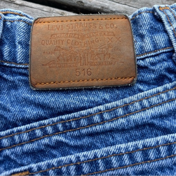 Vintage 90’s Levi’s 516 Denim Cut Off Jean Shorts Size 25 Waist - Picture 4 of 8